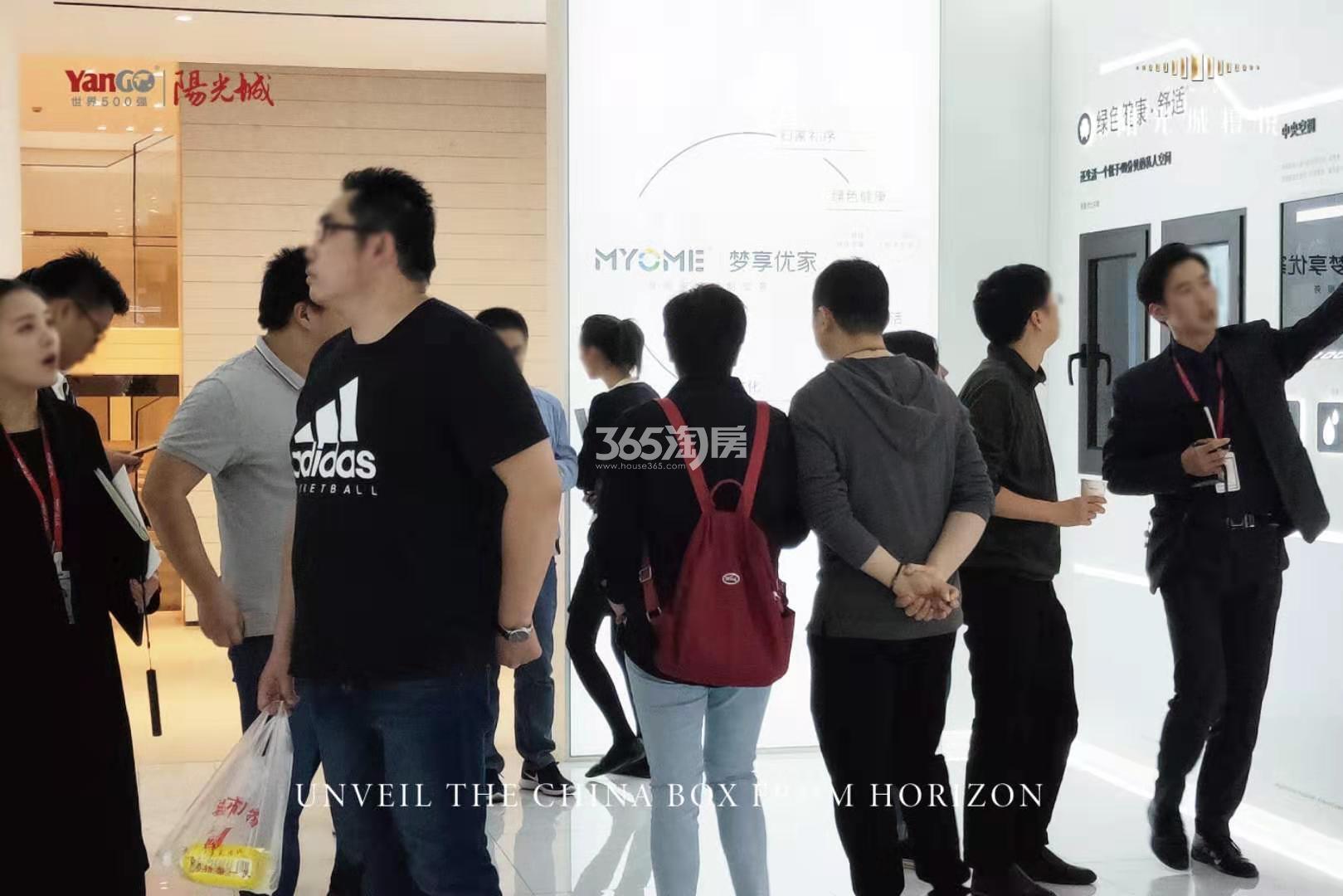 阳光城·檀苑示范区开放现场人气图