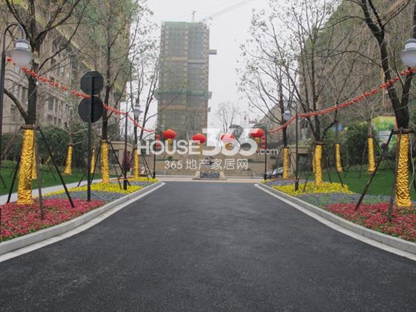 复地上城2月小区主入口实景