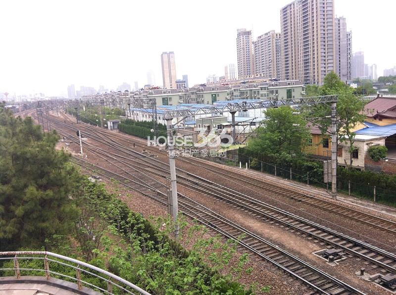 康城一品北面的铁路