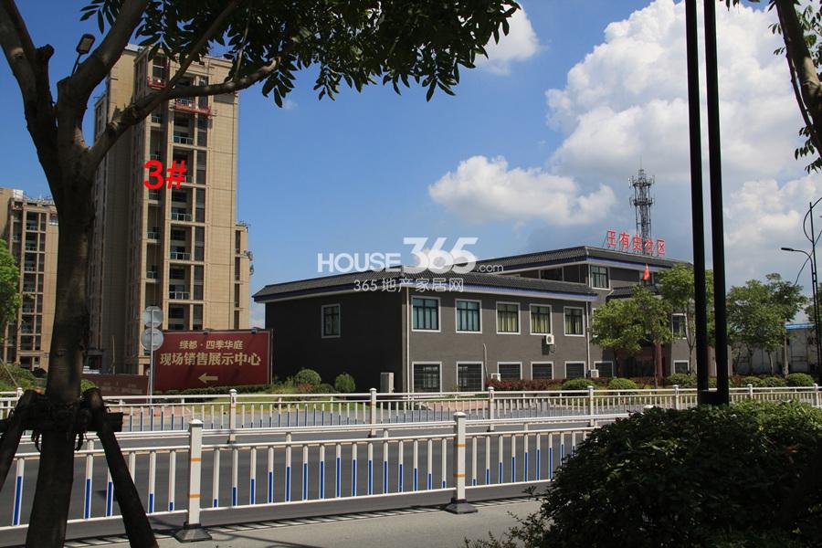绿都四季华庭3号楼实景图 2013.8摄