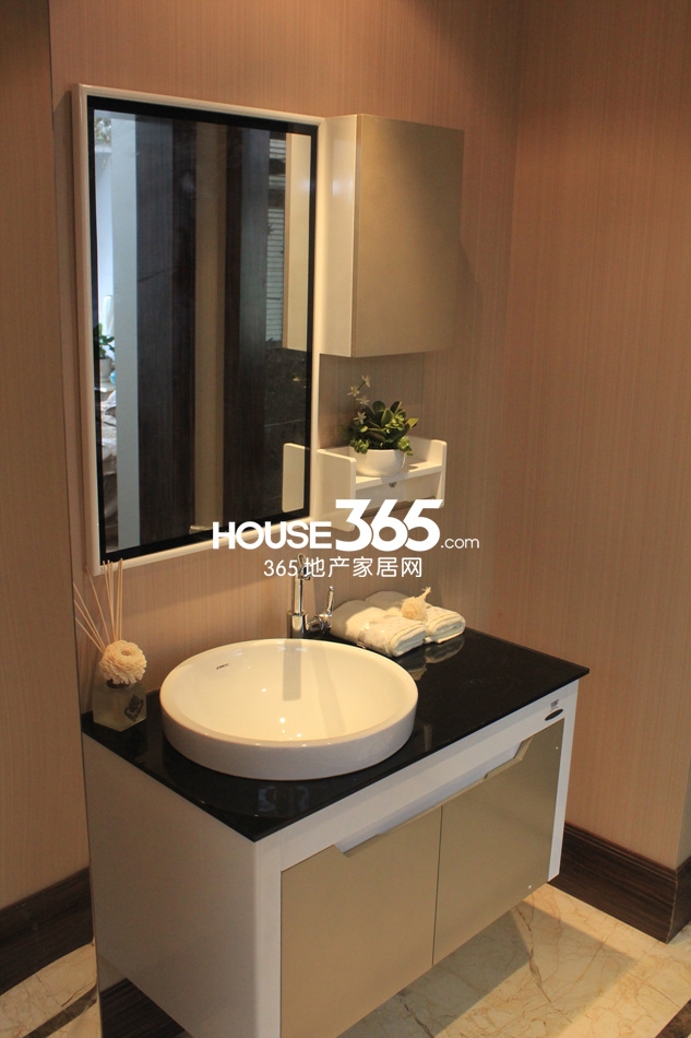 长虹世纪荣廷样板间盥洗室