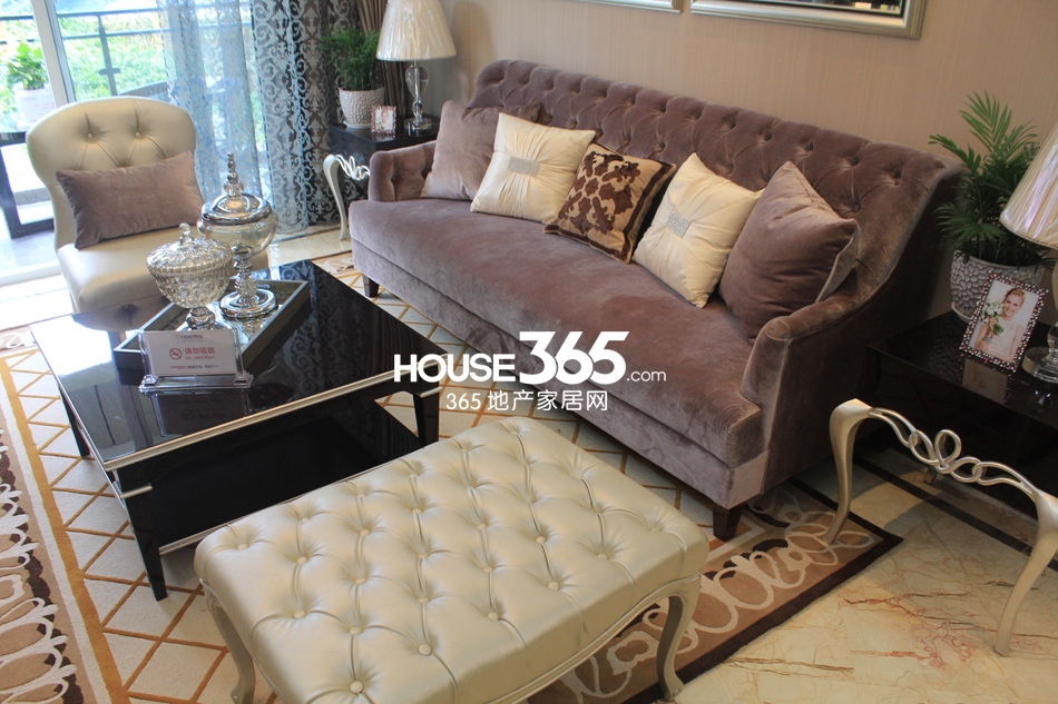 长虹世纪荣廷样板间客厅