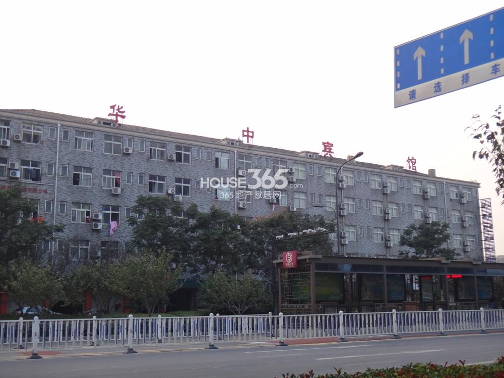 龙湖名景台周边配套——同协路上的华中宾馆
