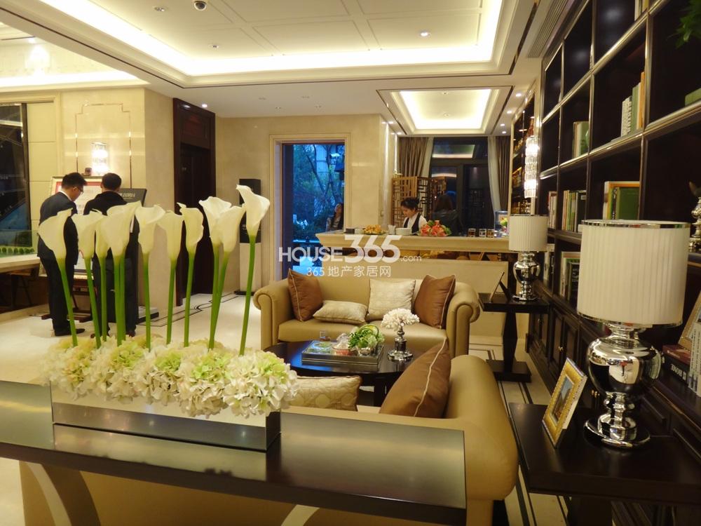 龙湖名景台展示中心实景图 2013.10摄