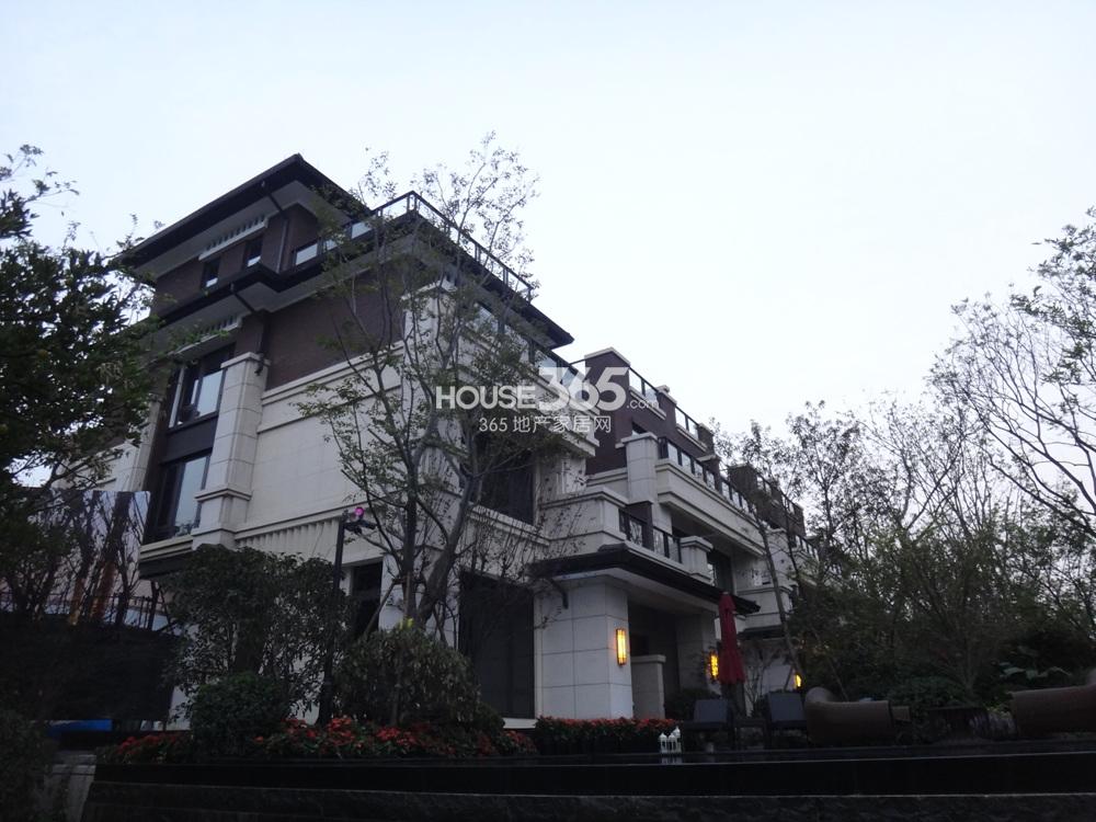 龙湖名景台现场实景样板区 2013.10摄 