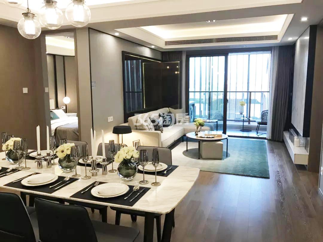 路劲远洋江南院子高层东边套125方(C户型)样板房---餐客厅