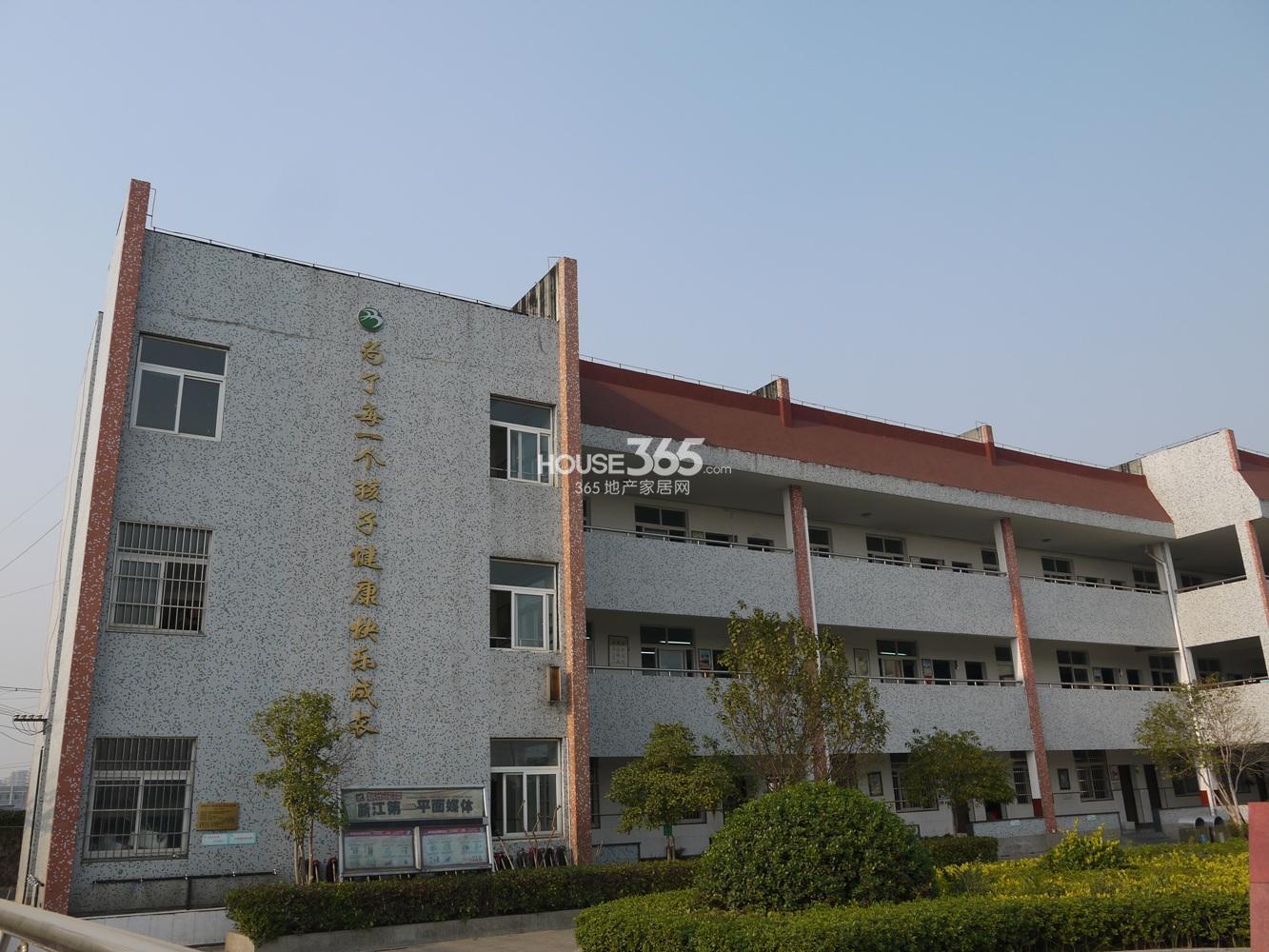世茂东壹号周边配套——红普路上的杭州市彭埠第二小学