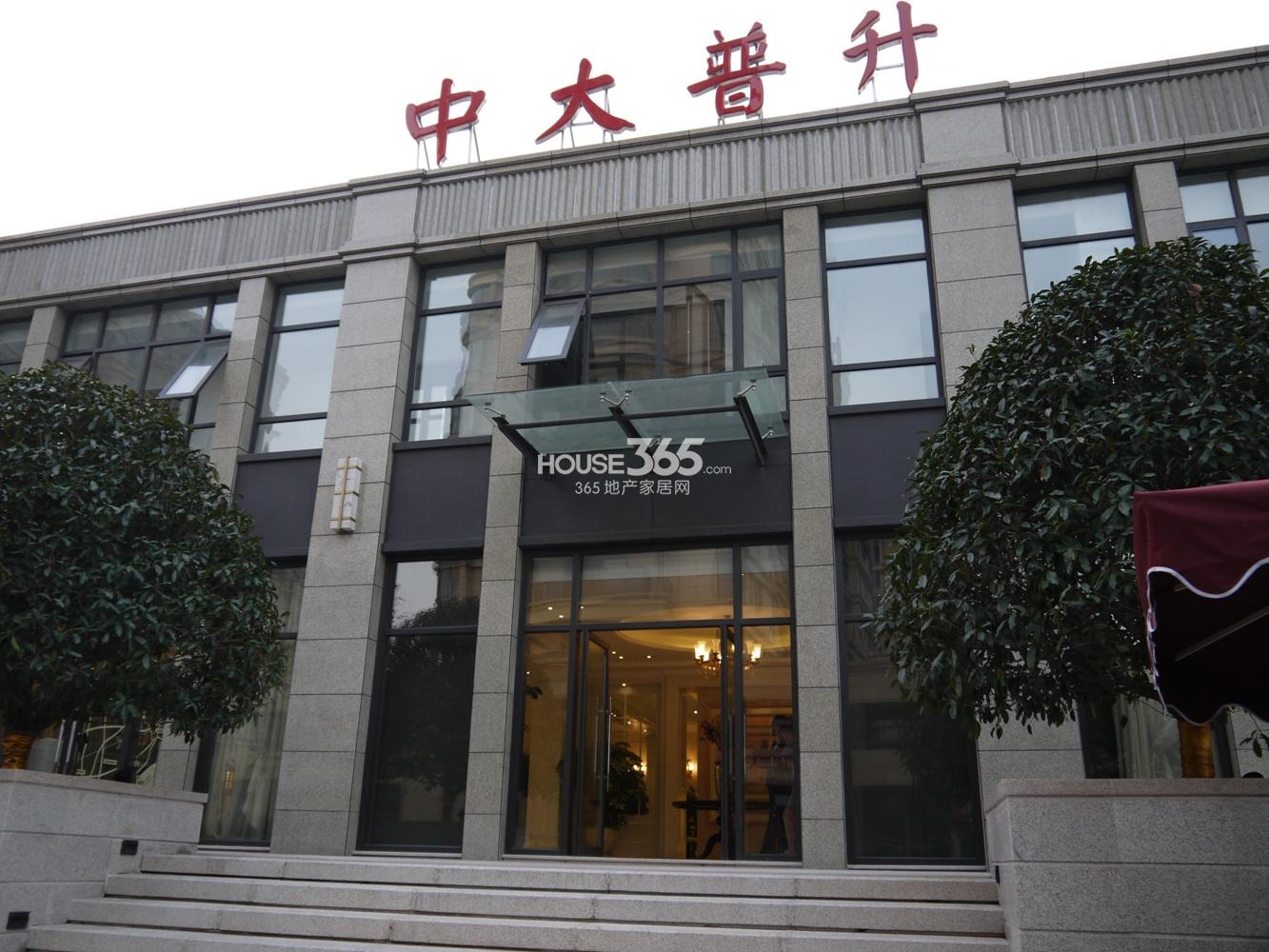 中大普升项目现场售楼处 2013.11.7摄