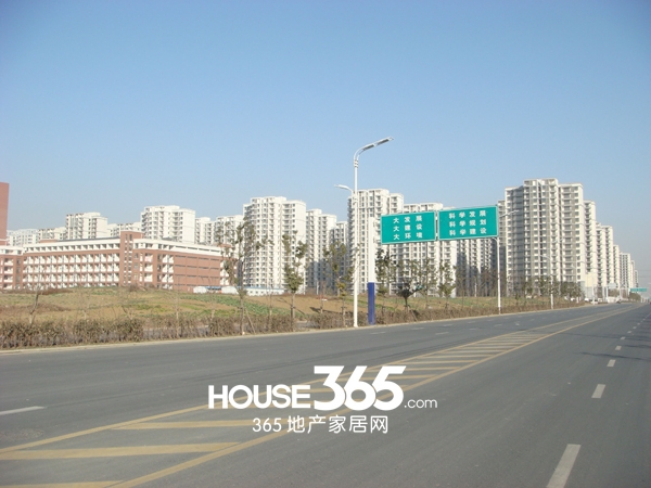 徽盐世纪广场附近寿春中学（2014.1.22）