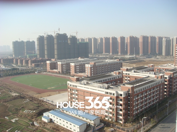 徽盐世纪广场附近寿春中学及万科蓝山（2014.1.22）