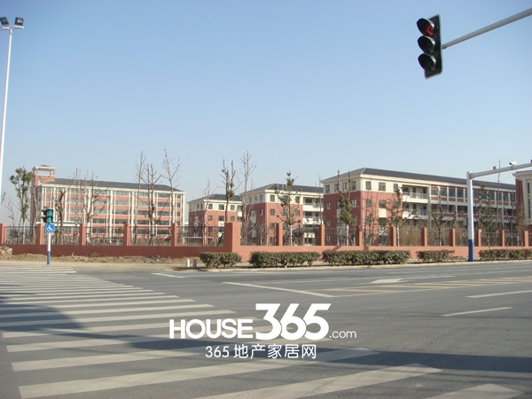 徽盐世纪广场附近康园小学（2014.1.22）