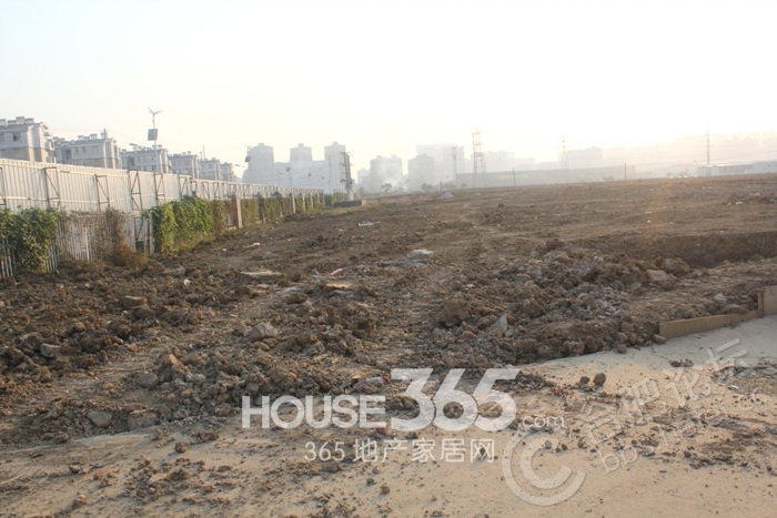 长虹世纪荣廷周边 自建学校位置（2013.12.06）