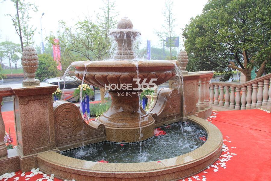 顺发恒园现场售楼处的喷泉 2014.4.12摄