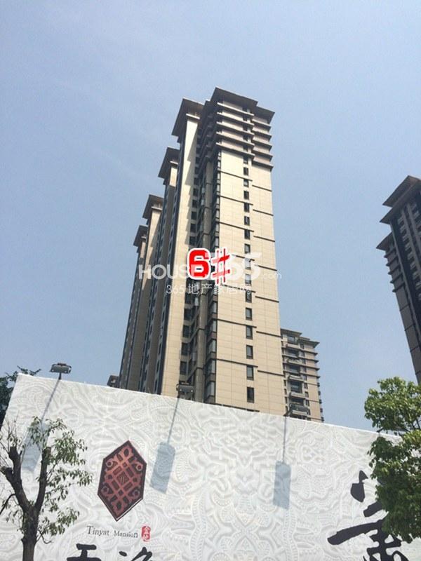 金地天逸5号楼施工实景图 2014.5.21摄