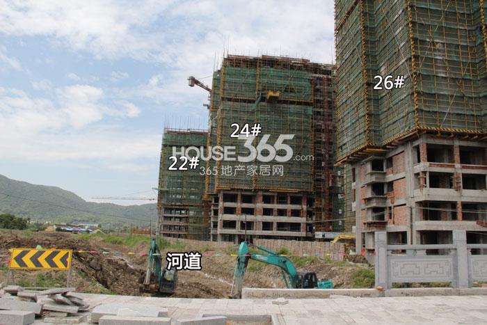 保利罗兰香谷22、24、26号楼施工实景图（2014.5.22摄）