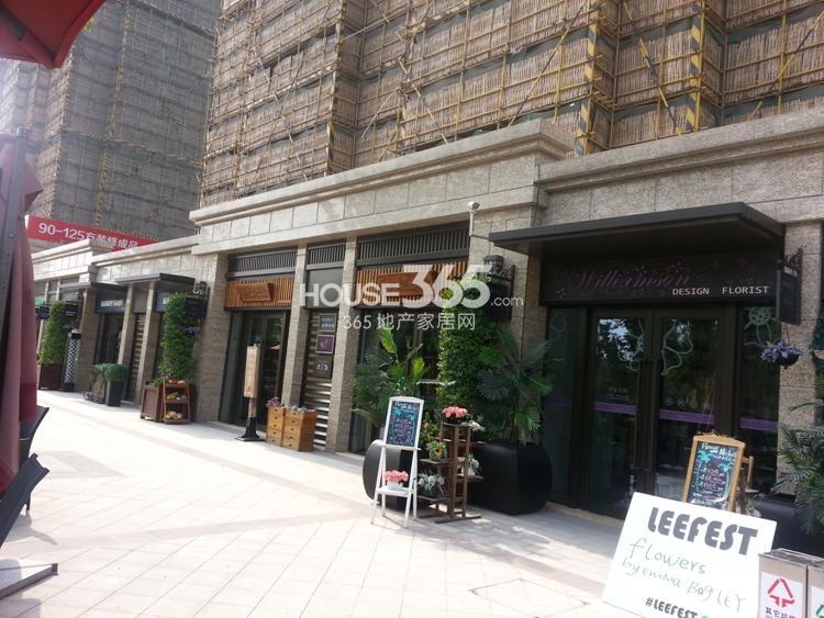 万科紫台项目底商实景图 （2014.6.10摄） 