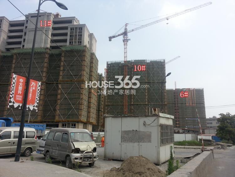万科紫台6、10、11号楼实景图 （2014.6.10摄）