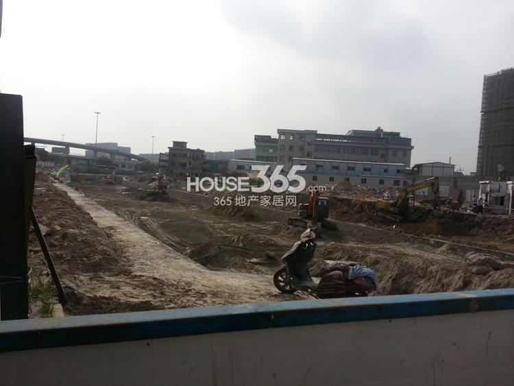万科紫台周边——九沙河施工实景图 （2014.6.10摄）