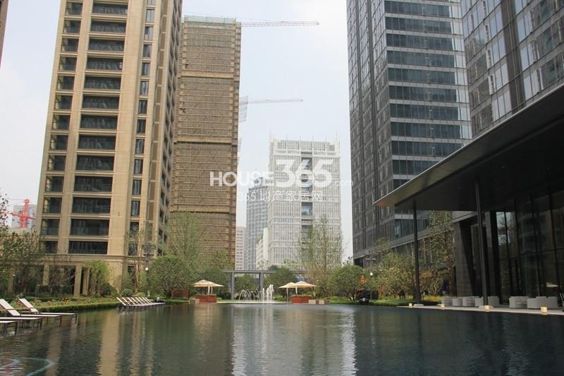 2014年7月份绿城蘭园项目一期（已交付）泳池实景