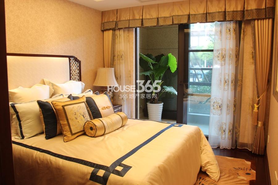 绿城九龙仓钱塘明月B1户型89㎡样板房——卧室