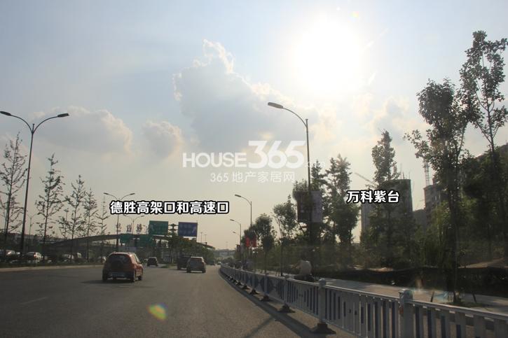 万科紫台周边配套——德胜高架入口和高速入口 2014.7.29摄