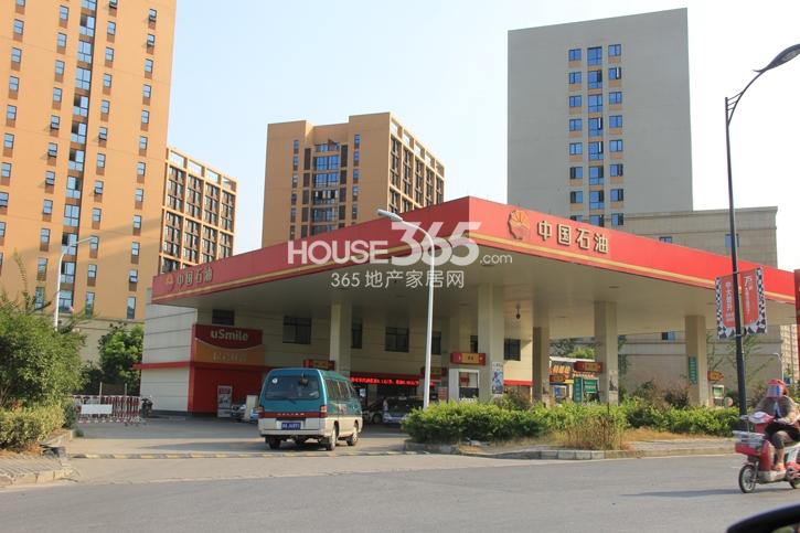 万科紫台周边配套——加油站实景图 2014.7.29摄