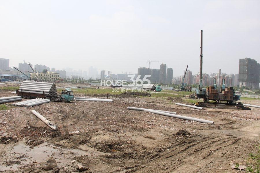 德信大家钱江府打地桩现场实景图 2014年9月2日摄