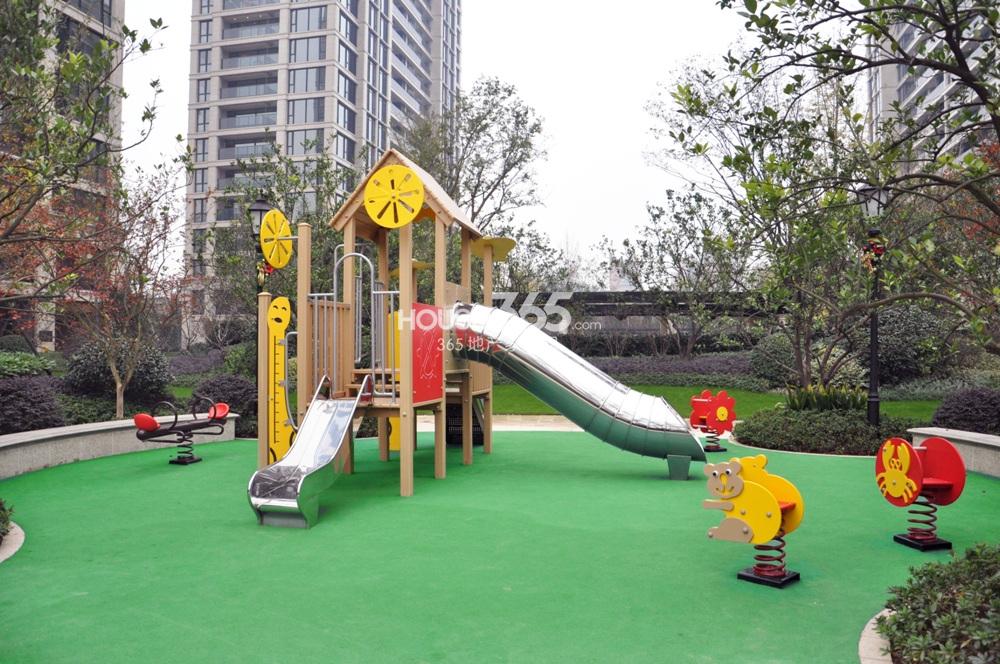 2014年11月赛丽绿城慧园项目交付实景——游乐区