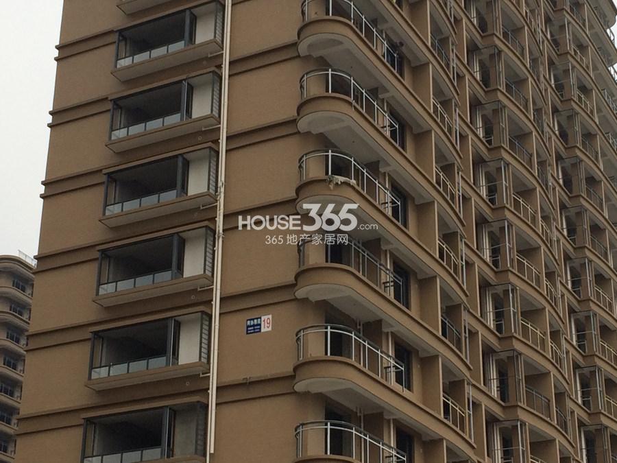 龙湖名景台项目南侧的安置房 2014年11月摄