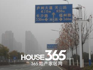 高速时代城周边路牌