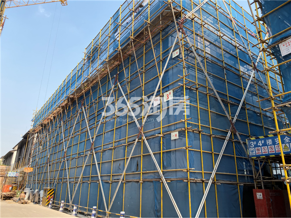 3#主体结构封顶，内粉、外粉、窗框完成，窗扇、涂料、钢构施工中