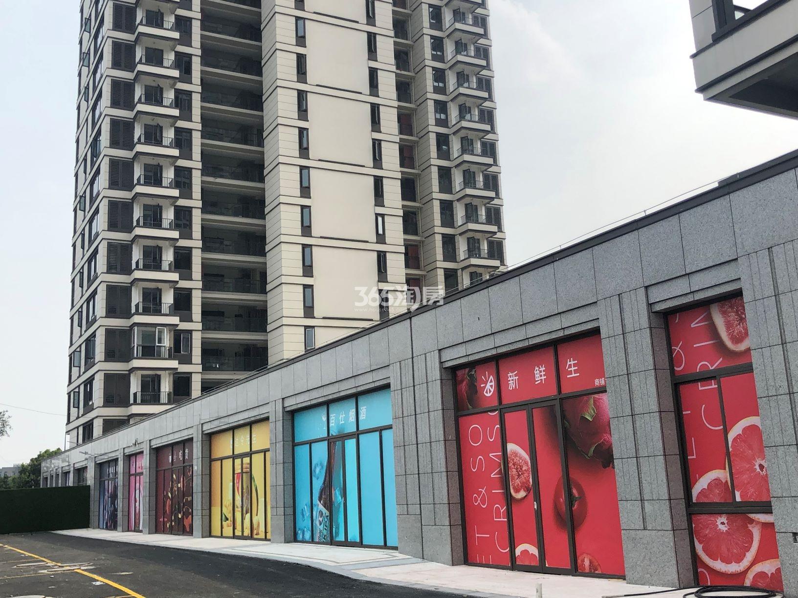 2019年6月西房拱宸外滩沿街商铺外景图