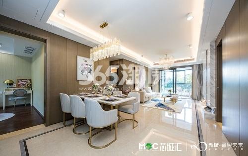 MOC芯城汇（住宅）135㎡客厅样板间图