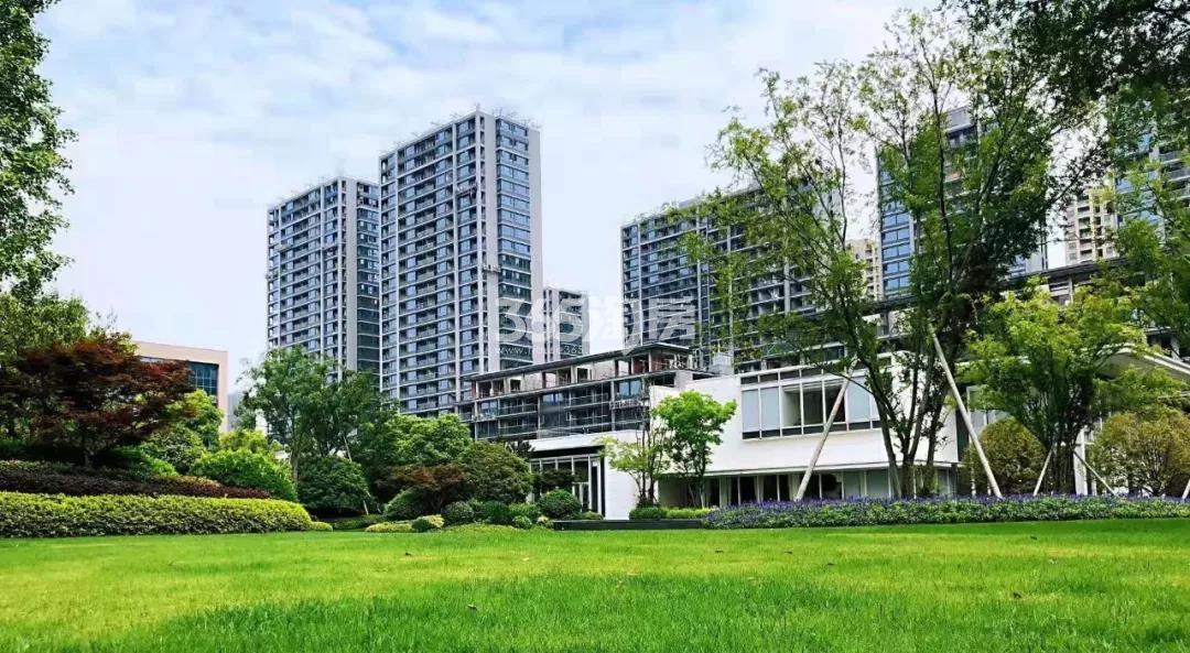 绿城桂语听澜轩边公园实景图