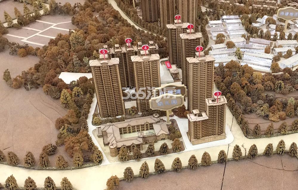 东海闲湖城山景湾项目沙盘鸟瞰图