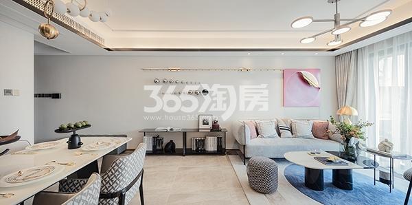 荷岸晓风（花园）99㎡客厅样板间图