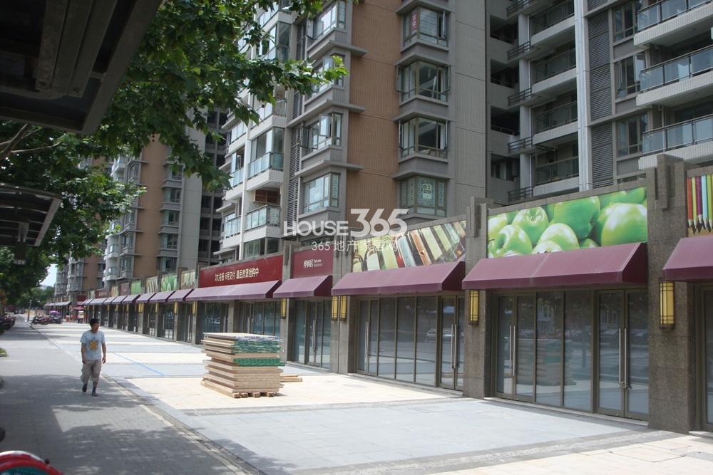 嘉里桦枫居项目南区靠华丰路的店铺
