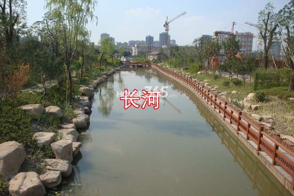 2013.7.10湖漫雅筑实景图--附近正在整治中的长河