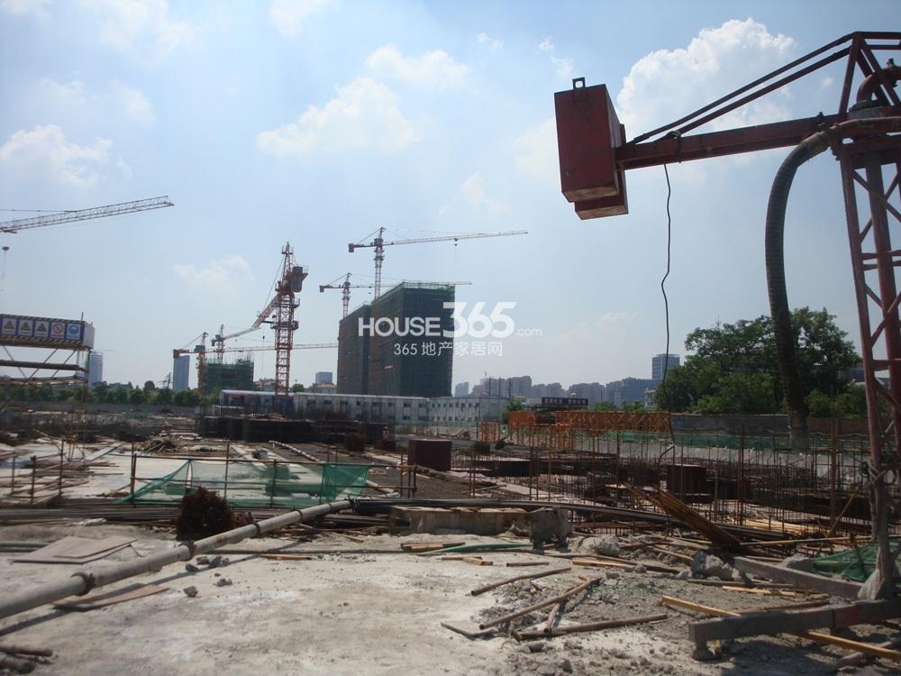 2013.7.10玲珑府项目工地实景图--靠北边的施工情况