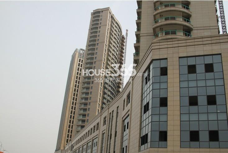 万和国际施工现场