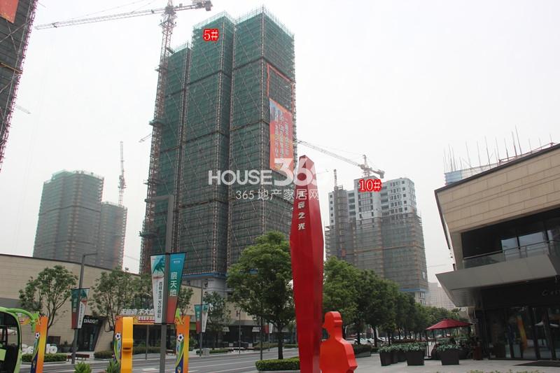 万科北宸之光5、10号楼进度 2014.7
