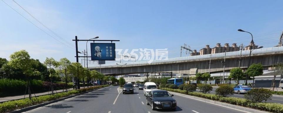 滨江江南名府北面铁路实景图 2018年4月摄