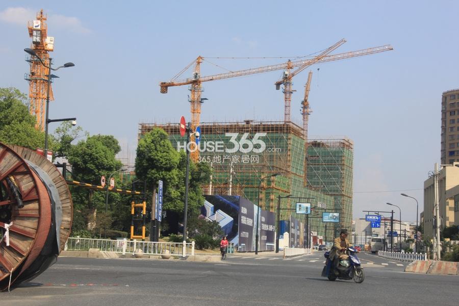 富亿NEO中心项目北侧实景图 2014.7.29摄