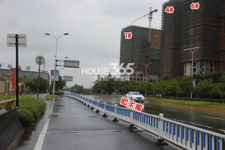 2014年8月下旬玲珑府项目实景--1、4、6号楼
