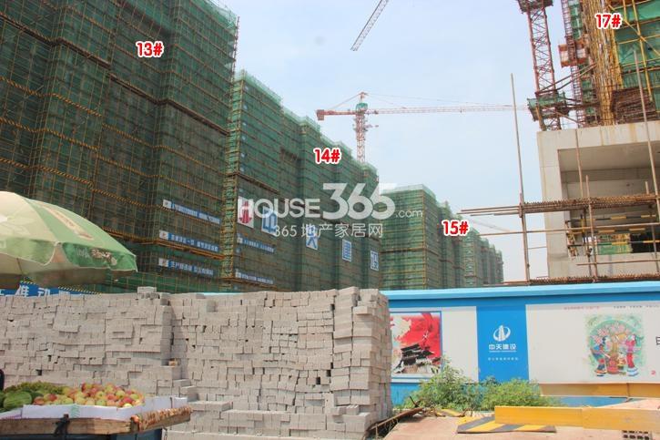 龙湖名景台13、14、15、17号楼施工实景图 2014年8月摄