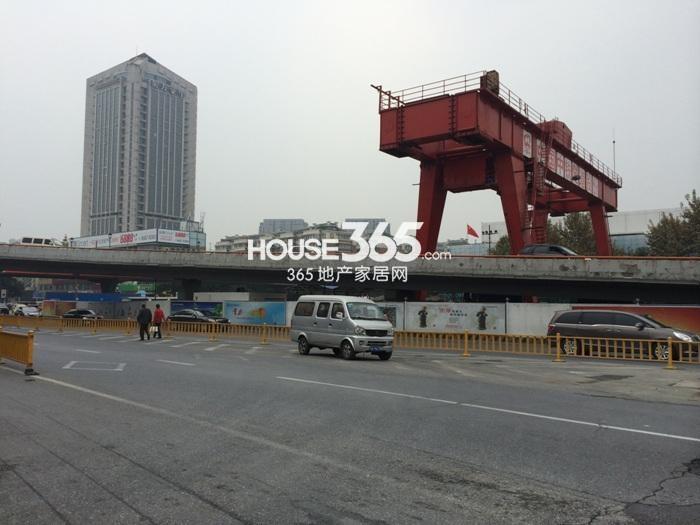 绿地华家池1号周边艮山西路实景图 2014年11月摄