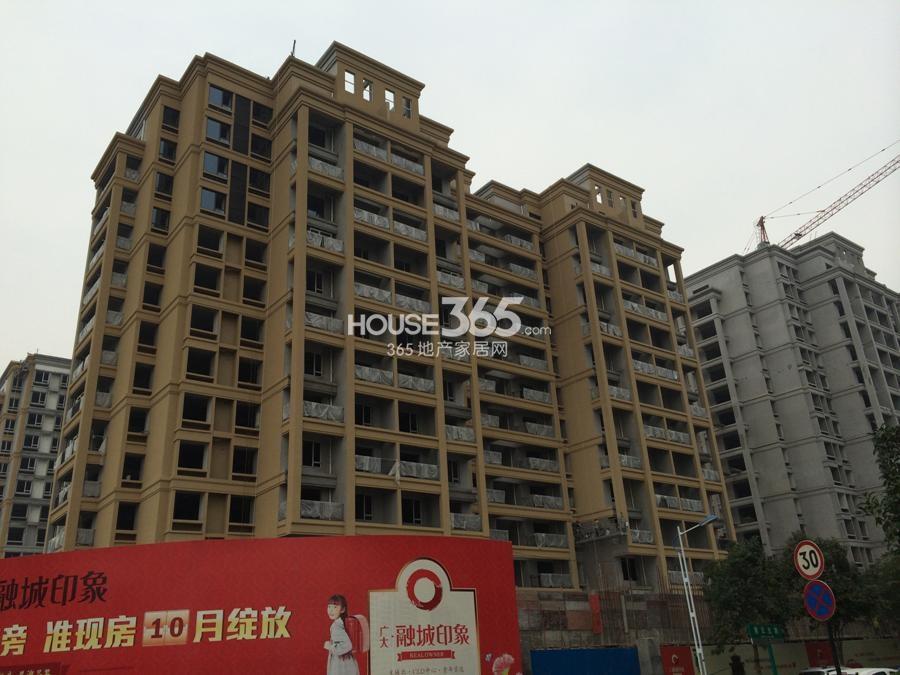 广大融城印象2号楼外立面实景图 2014年11月摄