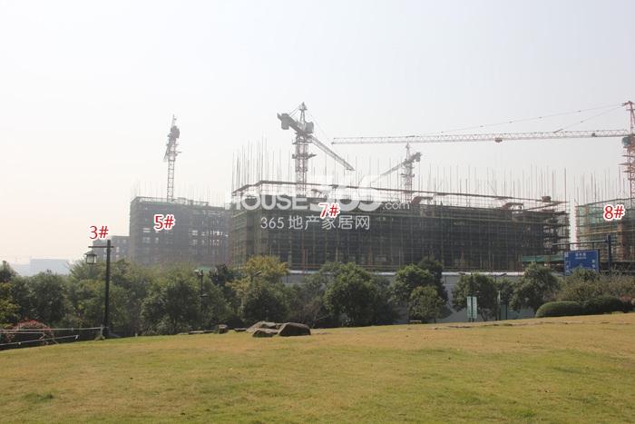 2014年11月初于北面拍联合畔上居项目3、5、7、8号楼实景