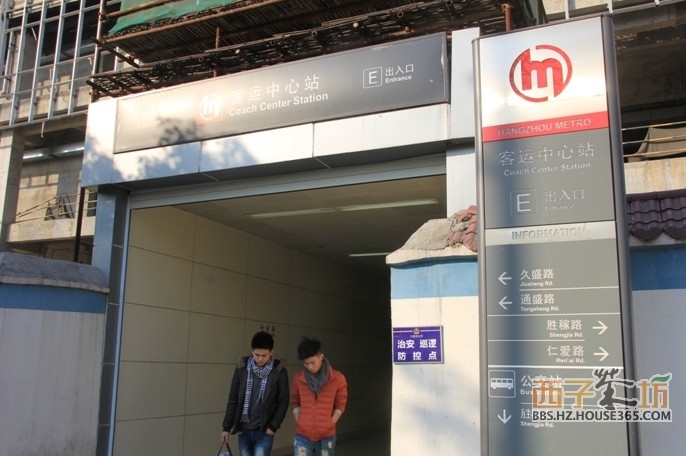 地铁东城广场地铁出入口就在主体建筑内 2014年12月摄