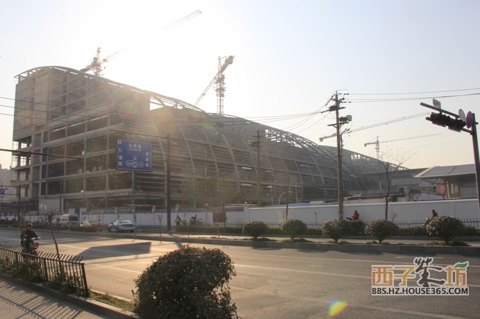地铁东城广场东北面实景图 2014年12月摄